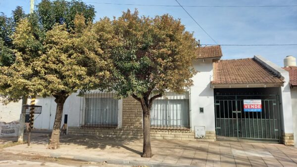 En venta casa céntrica 150mt2 Aristóbulo del Valle 93