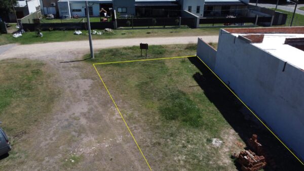 En venta: terreno sobre calle Gral. Güemes 420m2 - Imagen 2