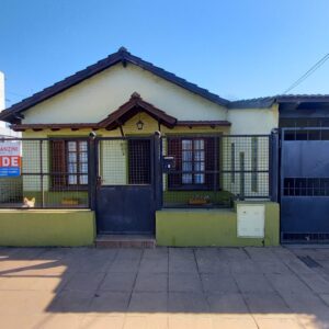 En venta casa 131mts2 cubiertos sobre calle Alsina 756