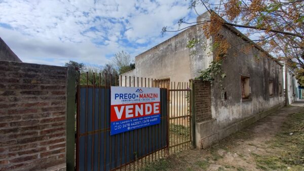 En venta terreno de 1.000m2 con edificación, zona céntrica, Av. Presidente Perón 834