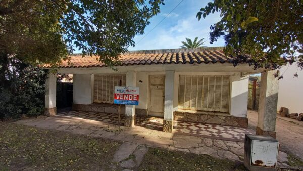 En venta casa 140mts2 cubiertos sobre calle Alsina 735