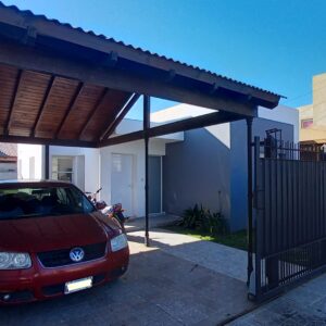 En venta casa, edificados 126m2, terreno 330m2, calle Sarmiento 972