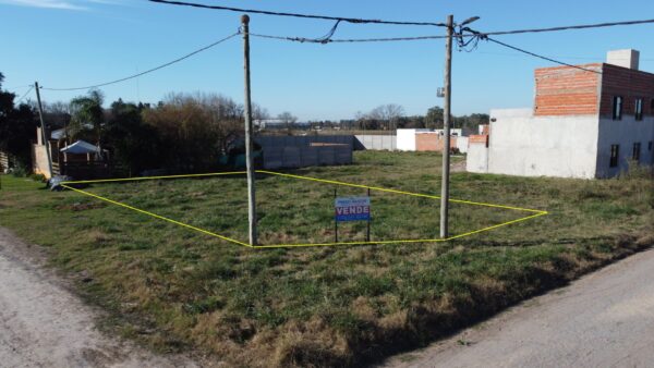 Terreno en venta, Av. Rivadavia y Tucumán, Barrio La Filomena, superficie 305m2