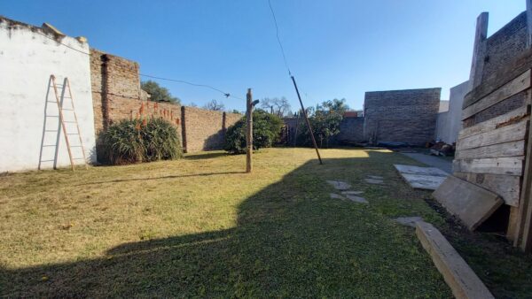 En venta casa, edificados122m2, terreno 406m2, sobre Av. Leandro N. Alem 1168 - Imagen 18