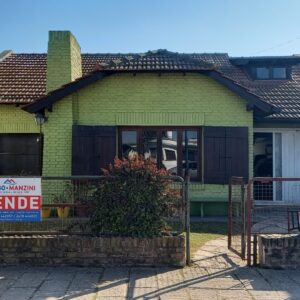 En venta casa, edificados122m2, terreno 406m2, sobre Av. Leandro N. Alem 1168