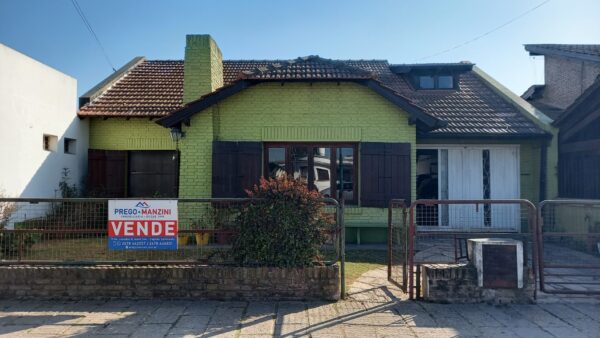 En venta casa, edificados122m2, terreno 406m2, sobre Av. Leandro N. Alem 1168