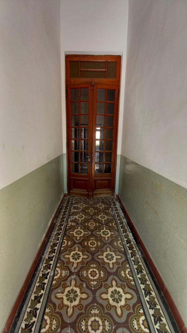 En venta casa antigua, edificados 250m2, terreno 343m2, sobre Av. Pte. Perón 645 - Imagen 4