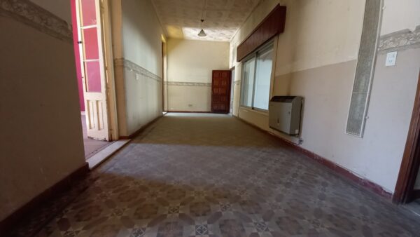 En venta casa antigua, edificados 250m2, terreno 343m2, sobre Av. Pte. Perón 645 - Imagen 5