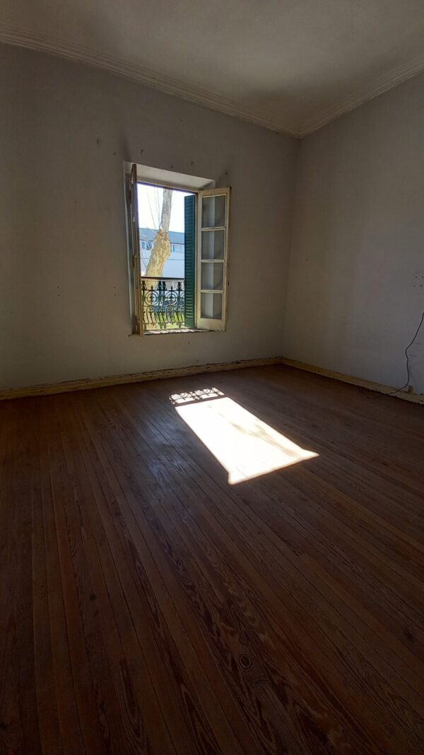 En venta casa antigua, edificados 250m2, terreno 343m2, sobre Av. Pte. Perón 645 - Imagen 6