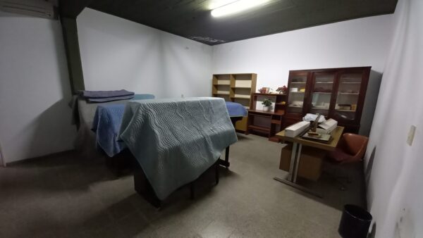 En Venta: 520m2 de ambientes con posibilidad de usos múltiples, más 550m2 de galpón, sobre Av. Rivadavia 460 - Imagen 13