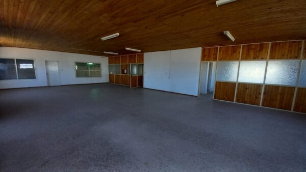 En Venta: 520m2 de ambientes con posibilidad de usos múltiples, más 550m2 de galpón, sobre Av. Rivadavia 460 - Imagen 19