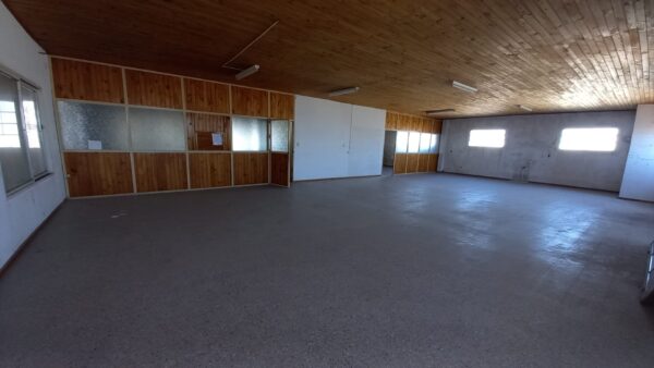 En Venta: 520m2 de ambientes con posibilidad de usos múltiples, más 550m2 de galpón, sobre Av. Rivadavia 460 - Imagen 21