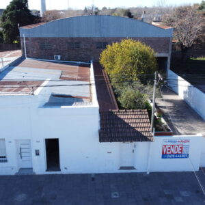 En Venta: 520m2 de ambientes con posibilidad de usos múltiples, más 550m2 de galpón, sobre Av. Rivadavia 460