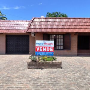 En venta, casa con quincho, edificado 140mts2 sobe José Apaolaza 336