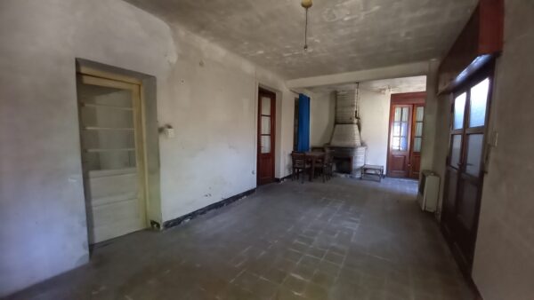 En venta casa: excelente para remodelar, 221m2 cubiertos a 50m de la plaza San Martin - Imagen 3