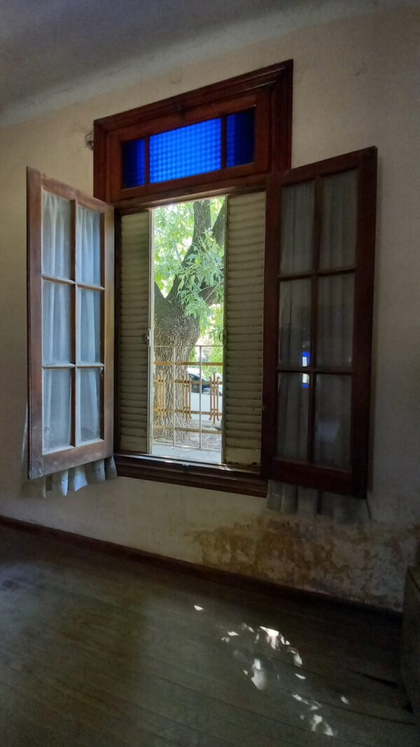 En venta casa: excelente para remodelar, 221m2 cubiertos a 50m de la plaza San Martin - Imagen 8
