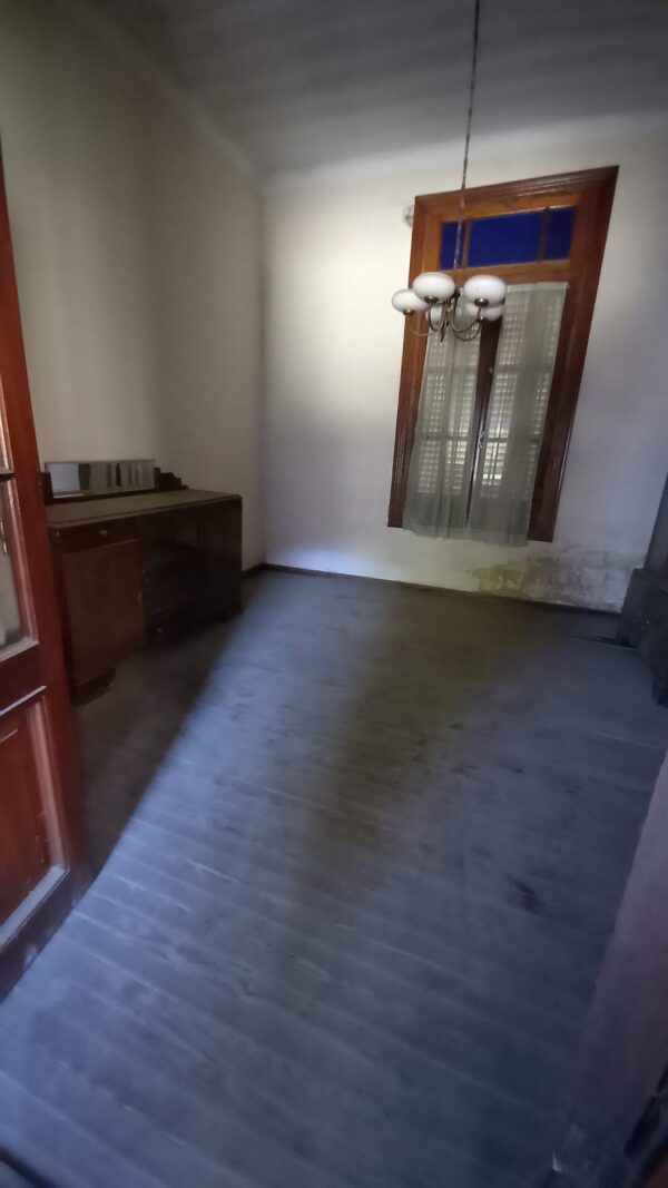 En venta casa: excelente para remodelar, 221m2 cubiertos a 50m de la plaza San Martin - Imagen 10