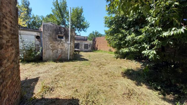 En venta casa: excelente para remodelar, 221m2 cubiertos a 50m de la plaza San Martin - Imagen 24