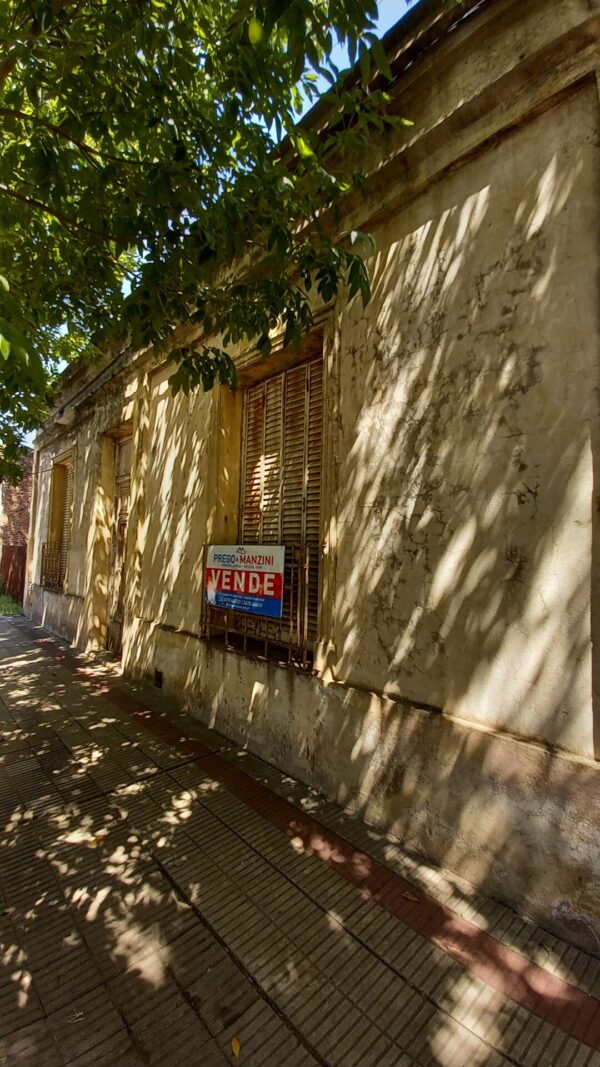 En venta casa: excelente para remodelar, 221m2 cubiertos a 50m de la plaza San Martin - Imagen 28