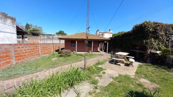 En venta: dos casas, edificadas sobre un terreno de 400m2, calle España 417. - Imagen 2