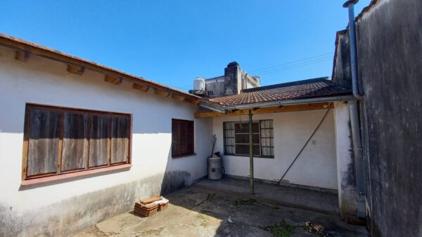 En venta: dos casas, edificadas sobre un terreno de 400m2, calle España 417. - Imagen 12
