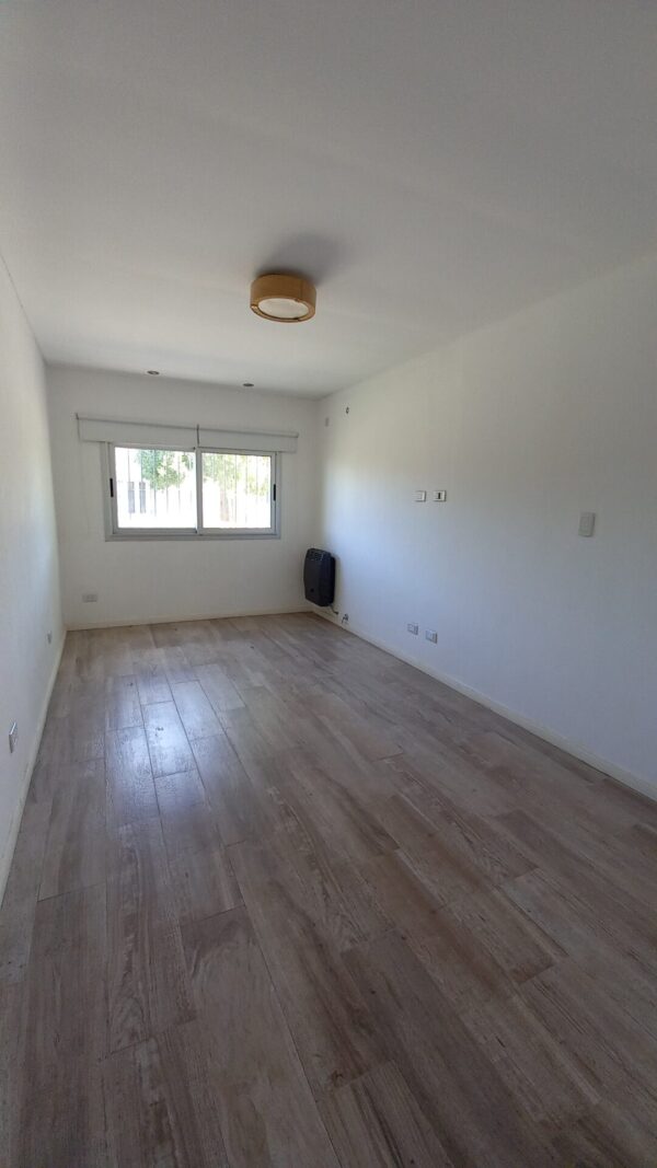 En venta: casa moderna, luminosa, hermoso parque, 181mts2 edificados, con pileta, sobre calle Almafuerte 864 - Imagen 12