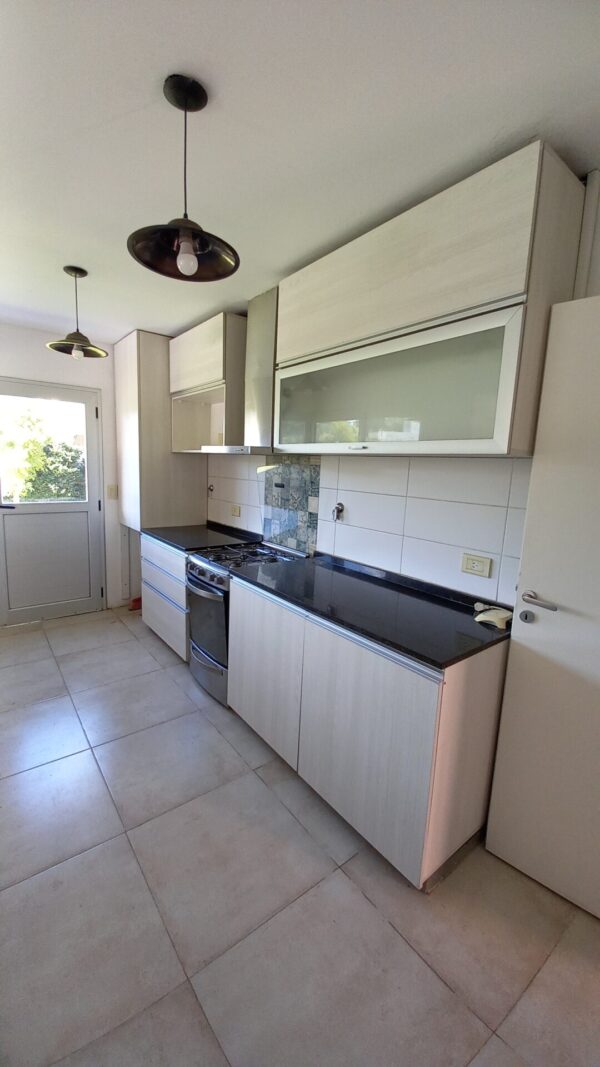 En venta: casa moderna, luminosa, hermoso parque, 181mts2 edificados, con pileta, sobre calle Almafuerte 864 - Imagen 17