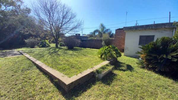 Terreno en venta, Av. Rivadavia 276, superficie 400m2, con cochera y cimientos - Imagen 2