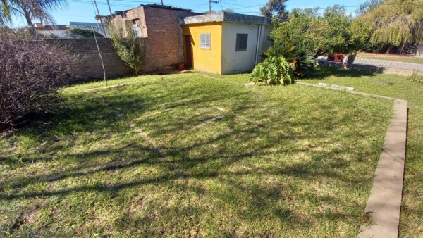 Terreno en venta, Av. Rivadavia 276, superficie 400m2, con cochera y cimientos - Imagen 4
