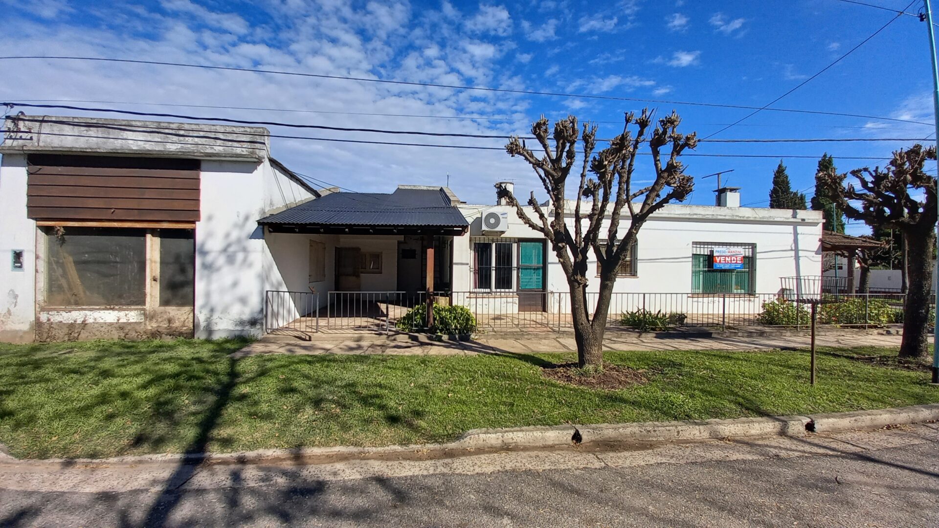 En venta, casa más local, edificado 164mts2, esquina Guido Lucotti y Carlos Urioste - Imagen 3