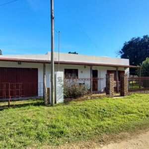 Duggan: en venta dos casas, edificadas sobre un terreno de 400m2, calle Clancy y Belgrano