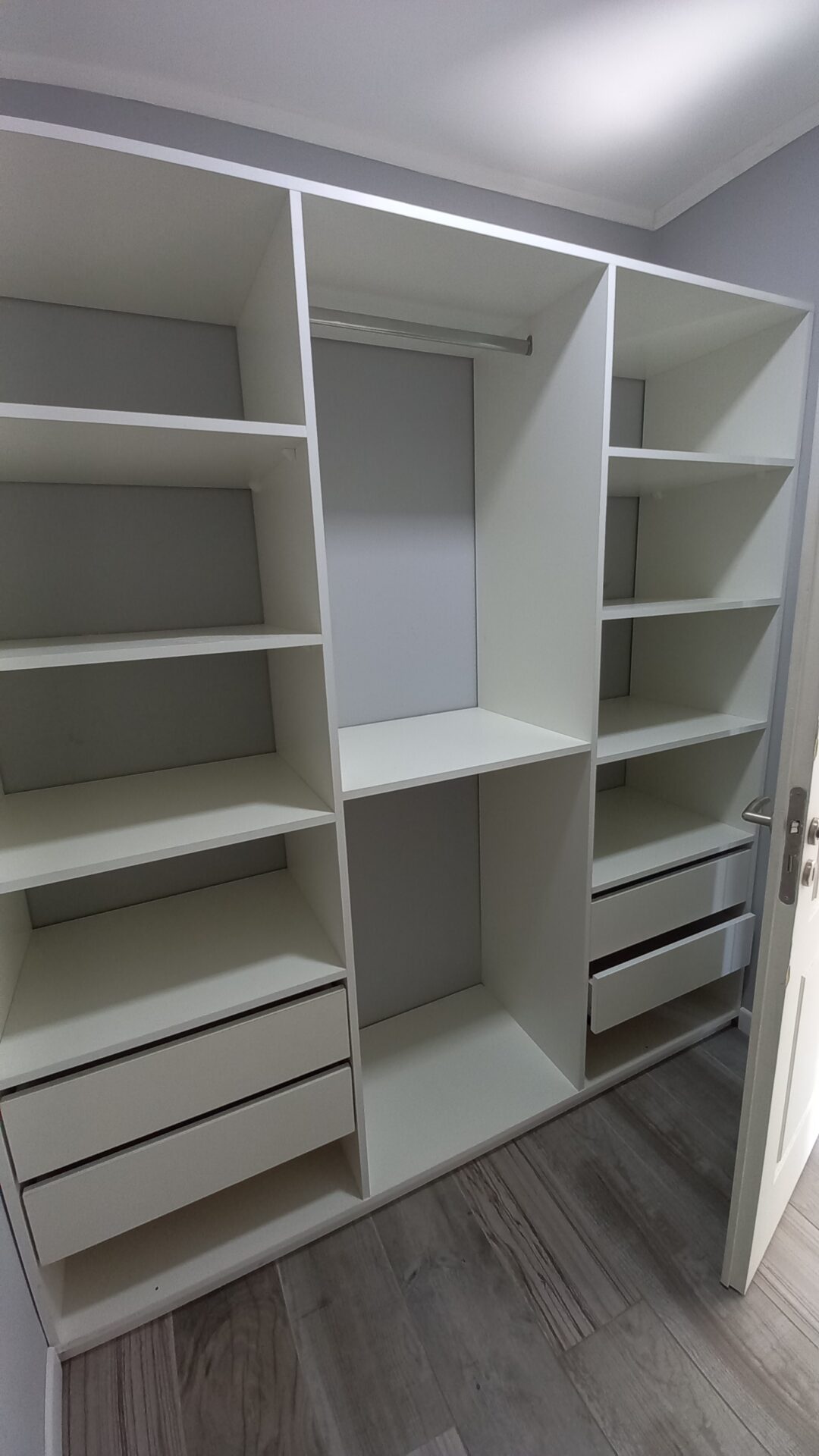 En venta, casa moderna con 3 años de uso, superficie cubierta 148m2, terreno 568m2, barrio "El Tropezón" Capitán Sarmiento - Imagen 20