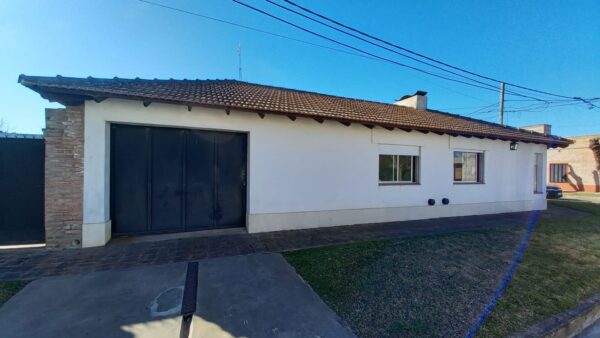 En venta casa 137mts2 cubiertos sobre calles Pablo Neruda y Belgrano - Imagen 3