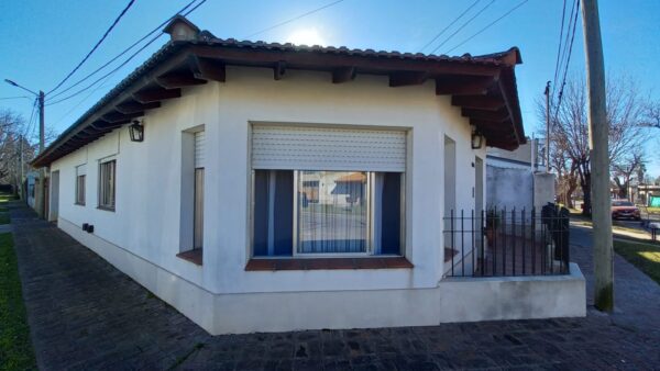En venta casa 137mts2 cubiertos sobre calles Pablo Neruda y Belgrano