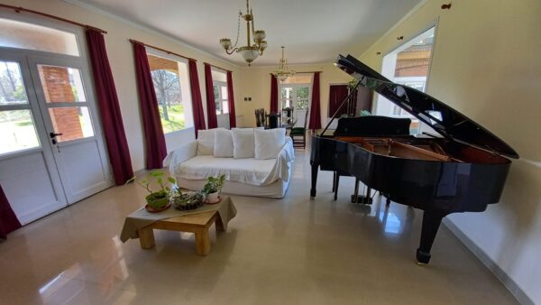 En venta casa quinta ubicada a 12 cuadras del centro de Capitán Sarmiento sobre Av. Mitre 1176, terreno 6.092m2, edificado 480m2 - Imagen 25