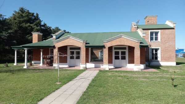 En venta casa quinta ubicada a 12 cuadras del centro de Capitán Sarmiento sobre Av. Mitre 1176, terreno 6.092m2, edificado 480m2 - Imagen 8