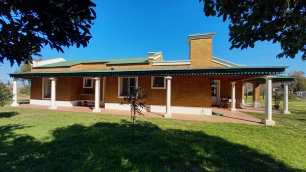 En venta casa quinta ubicada a 12 cuadras del centro de Capitán Sarmiento sobre Av. Mitre 1176, terreno 6.092m2, edificado 480m2 - Imagen 7