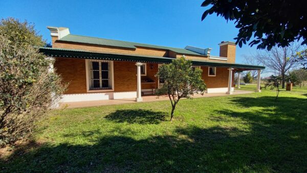 En venta casa quinta ubicada a 12 cuadras del centro de Capitán Sarmiento sobre Av. Mitre 1176, terreno 6.092m2, edificado 480m2 - Imagen 6