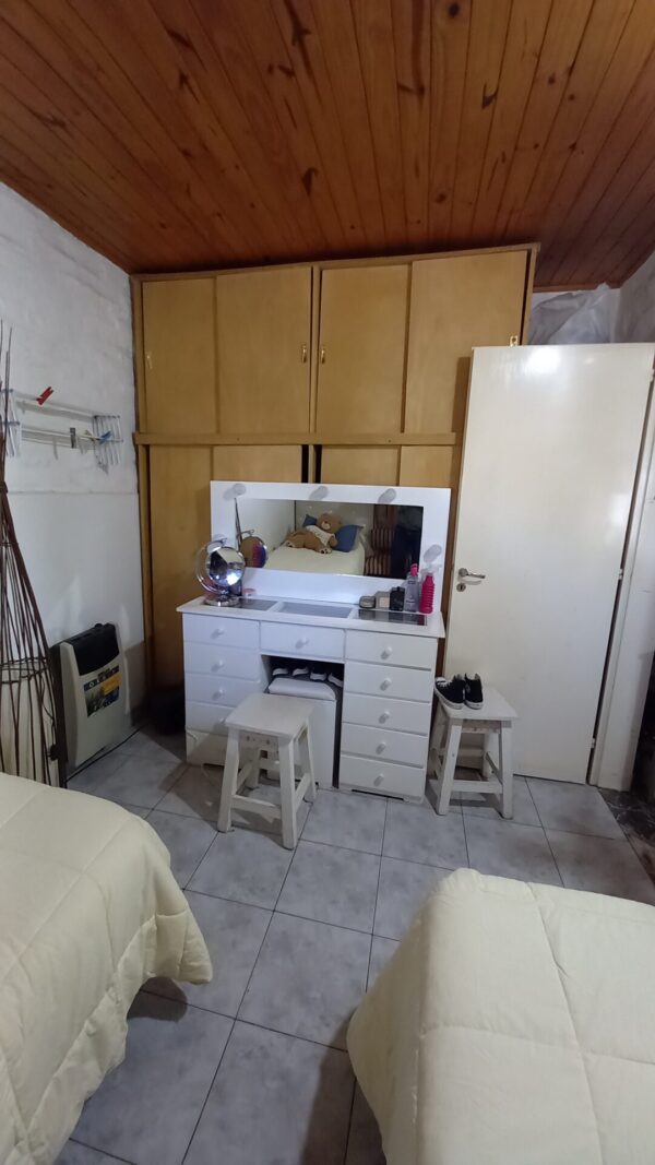 En venta casa quinta ubicada a 13 cuadras del centro de Capitán Sarmiento sobre calle Santiago del Estero 694, terreno 6.016 edificado 172m2 - Imagen 7