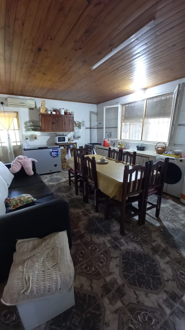 En venta casa quinta ubicada a 13 cuadras del centro de Capitán Sarmiento sobre calle Santiago del Estero 694, terreno 6.016 edificado 172m2 - Imagen 5