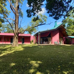 EN VENTA: Finca "Las Mandarinas" una propiedad única de 11 hectáreas, ubicada 1.5km del centro de  Capitán Sarmiento y a 140 km de Buenos Aires diseñada por el Arquitecto Clorindo Testa