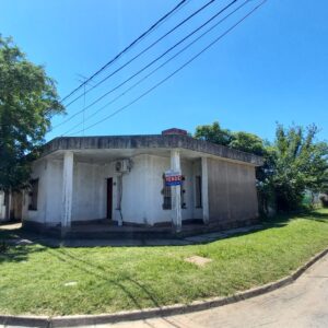 En venta casa 67mts2 cubiertos, terreno 495,5m2 sobre calles Guido Lucotti y V. L. y Planes