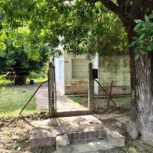 En venta casa 138mts2 cubiertos, terreno 1299m2 sobre calles General Roca 472 Carmen de Areco