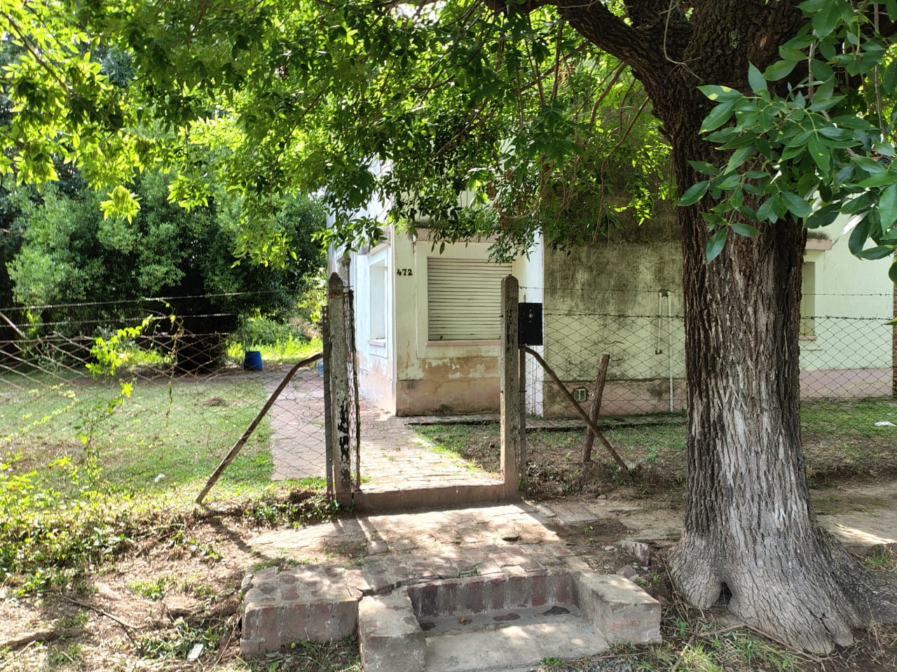 En venta casa 138mts2 cubiertos, terreno 1299m2 sobre calles General Roca 472 Carmen de Areco
