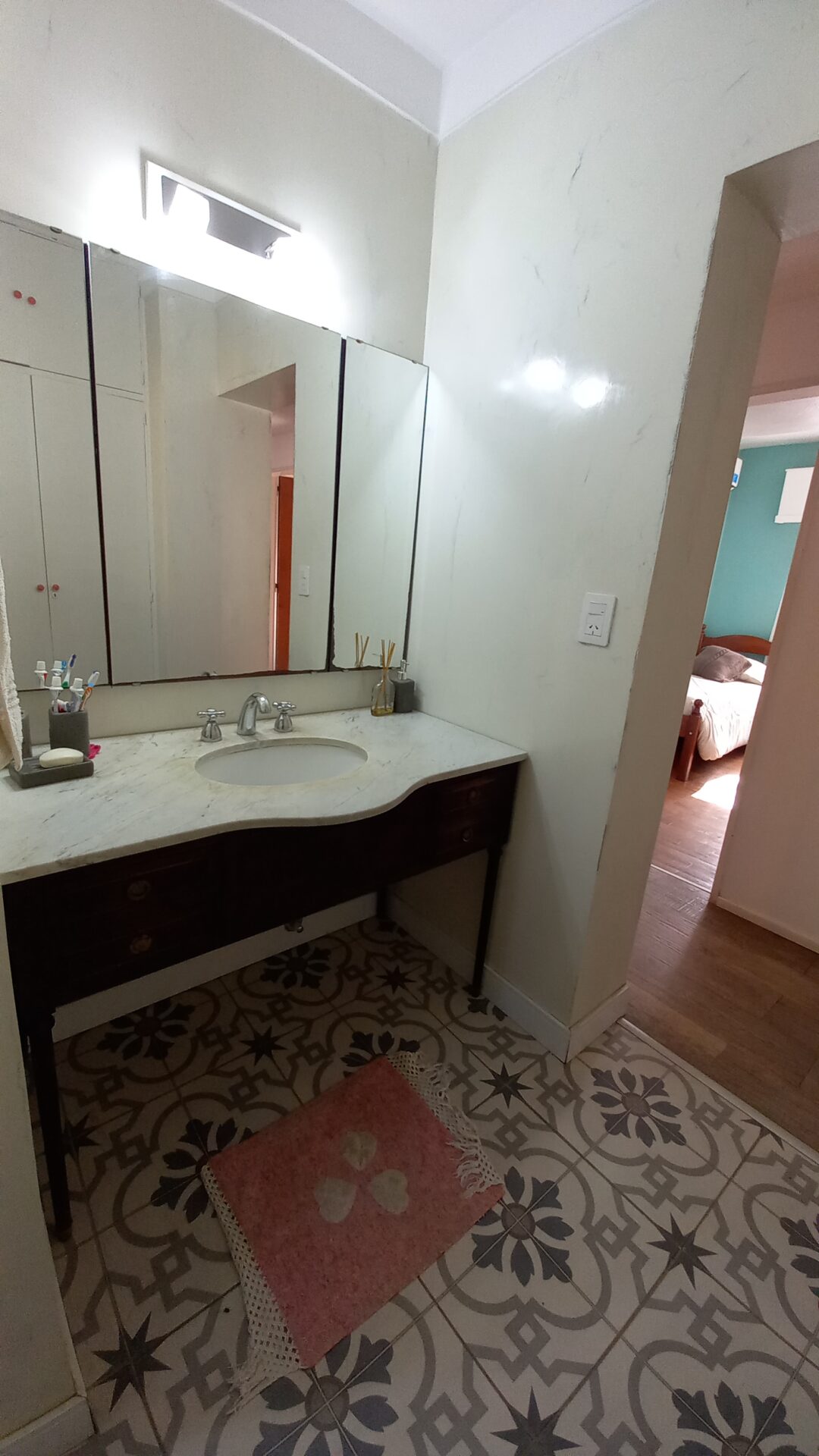 EN VENTA: Espectacular Casa Céntrica de 189 m2 sobre Terreno de 1.000 m2 con Gran Parque y Pileta sobre calles José Mármol 960 - Imagen 14