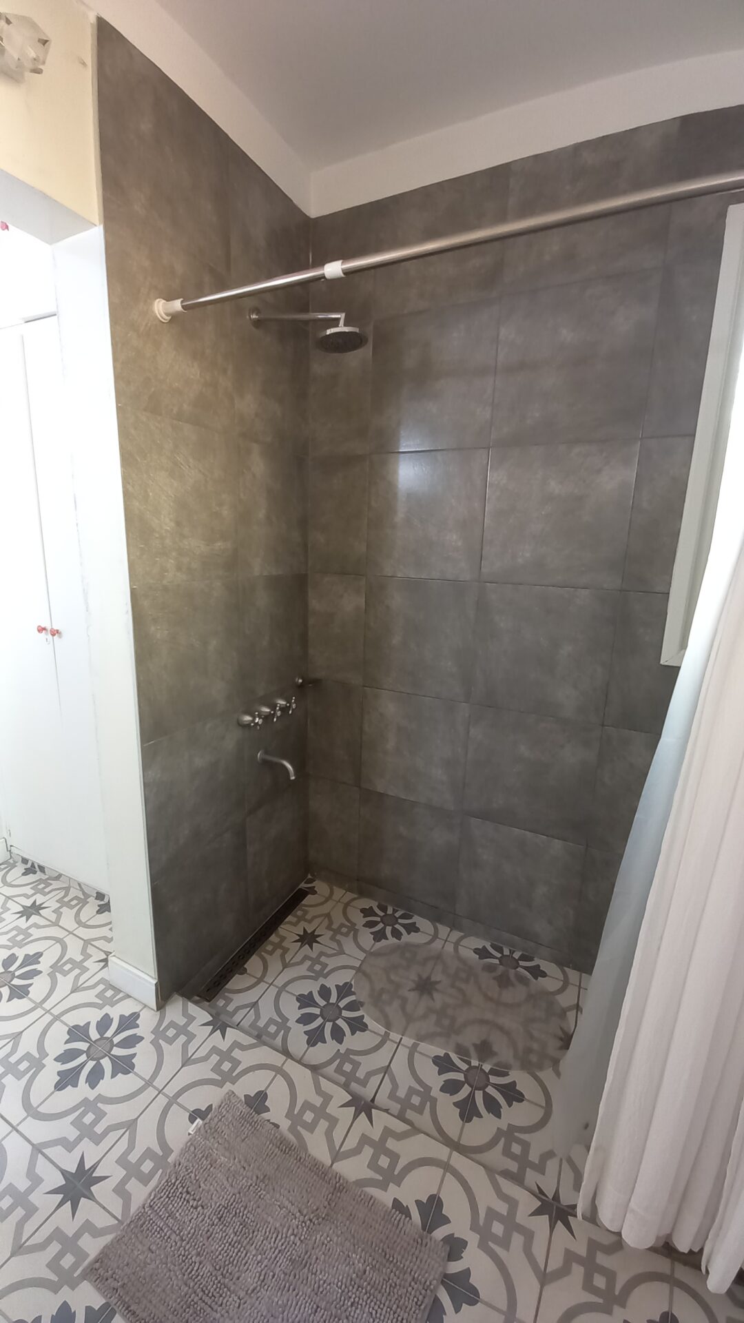EN VENTA: Espectacular Casa Céntrica de 189 m2 sobre Terreno de 1.000 m2 con Gran Parque y Pileta sobre calles José Mármol 960 - Imagen 16