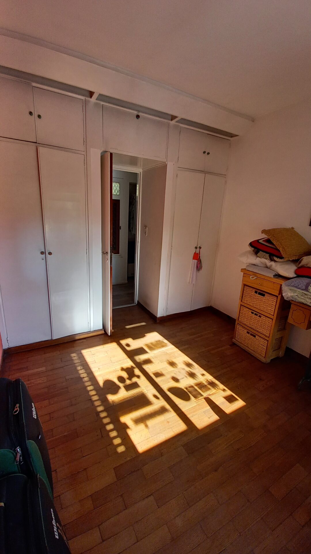 EN VENTA: Espectacular Casa Céntrica de 189 m2 sobre Terreno de 1.000 m2 con Gran Parque y Pileta sobre calles José Mármol 960 - Imagen 22