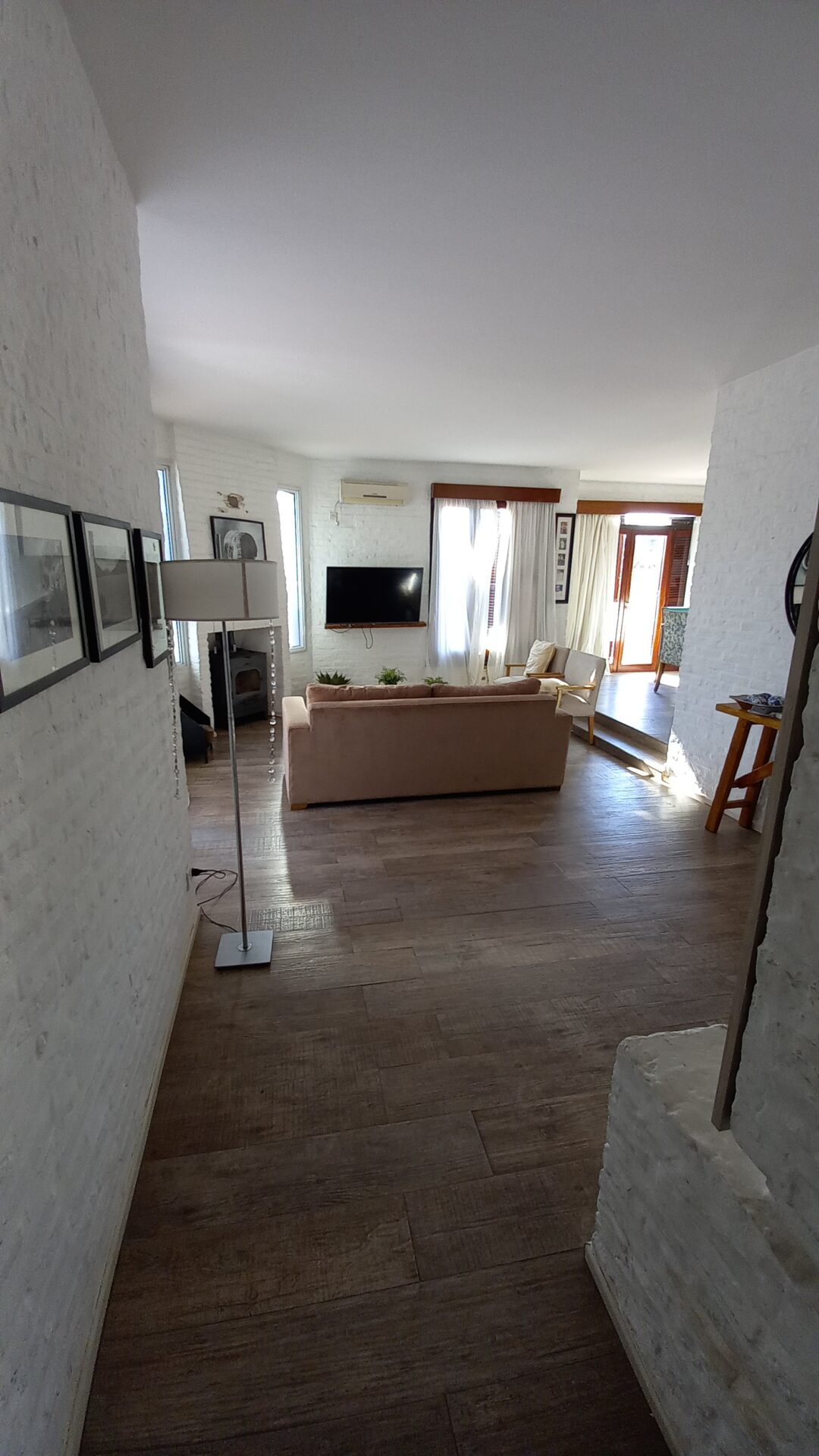 EN VENTA: Espectacular Casa Céntrica de 189 m2 sobre Terreno de 1.000 m2 con Gran Parque y Pileta sobre calles José Mármol 960 - Imagen 5