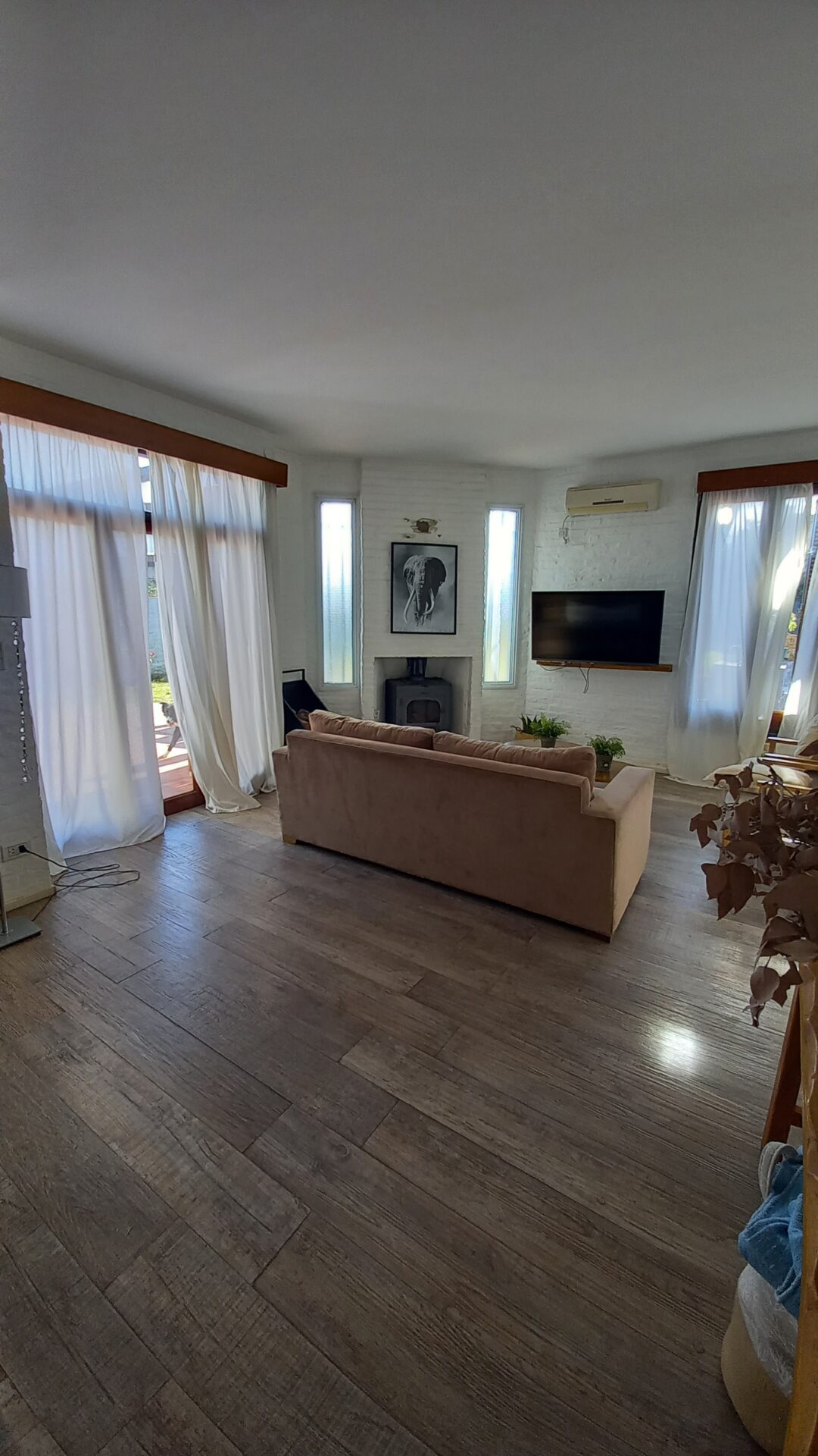 EN VENTA: Espectacular Casa Céntrica de 189 m2 sobre Terreno de 1.000 m2 con Gran Parque y Pileta sobre calles José Mármol 960 - Imagen 6