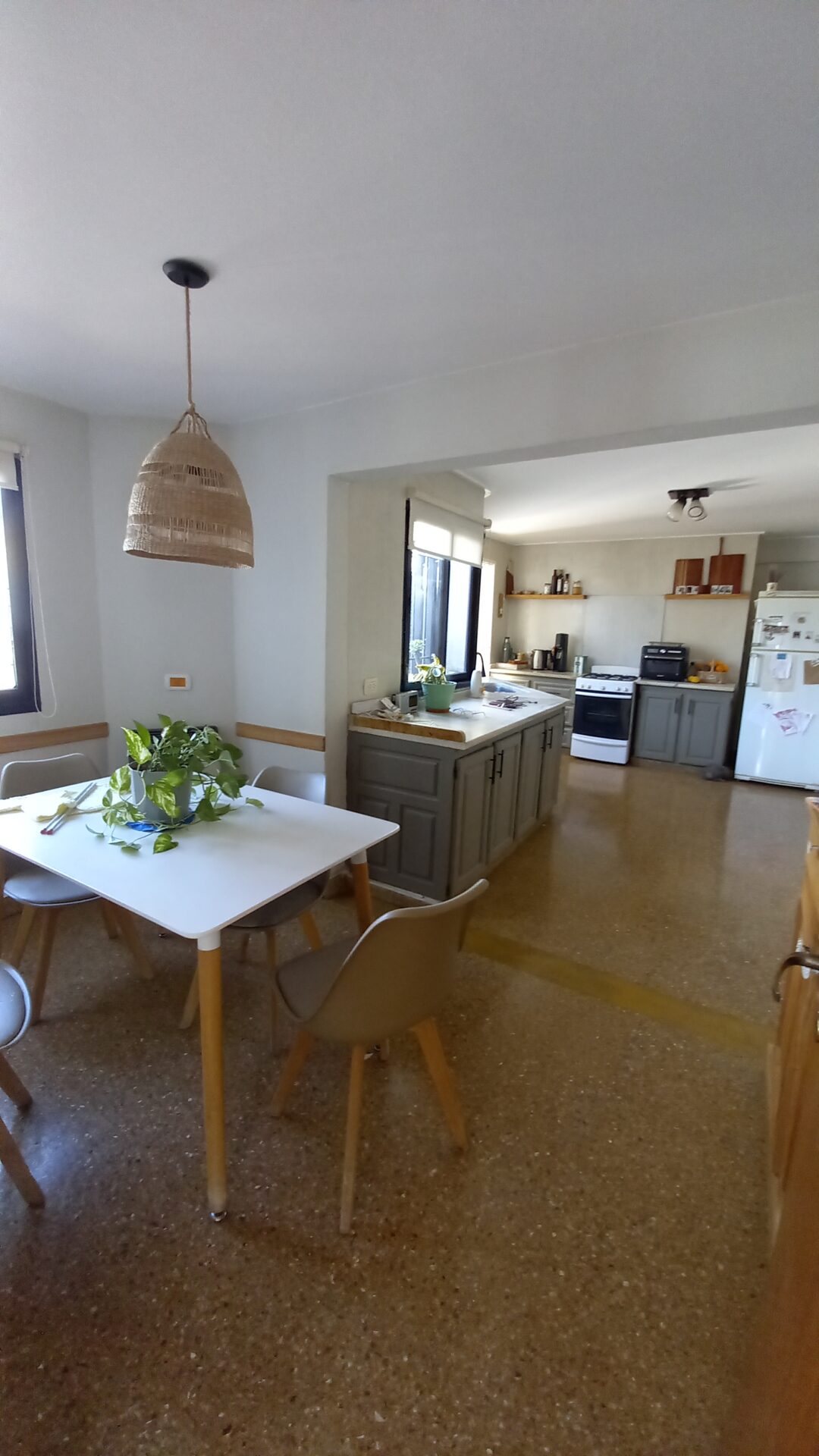 EN VENTA: Espectacular Casa Céntrica de 189 m2 sobre Terreno de 1.000 m2 con Gran Parque y Pileta sobre calles José Mármol 960 - Imagen 9